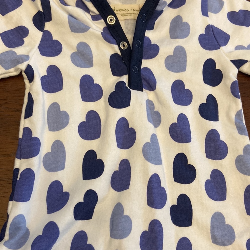 Monica & Andy - Baby jumpsuit with hearts
